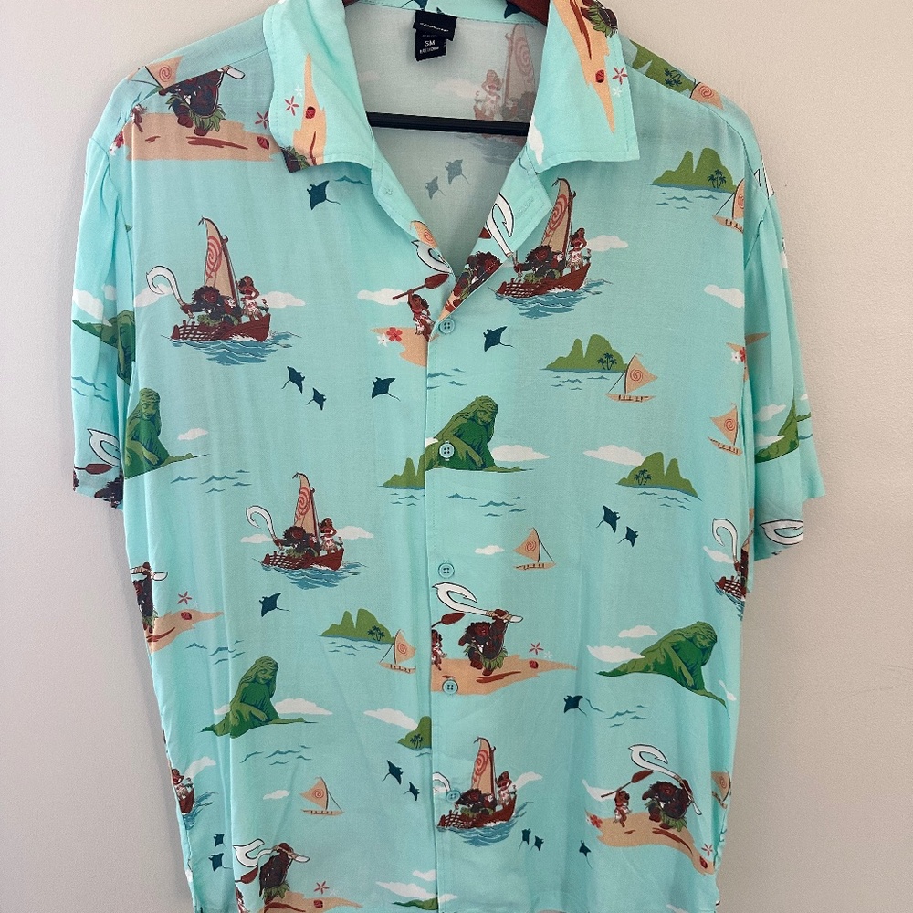 Disney Moana Lightweight Breezy Cruise Vacation Short Sleeve Button Down SZSmall